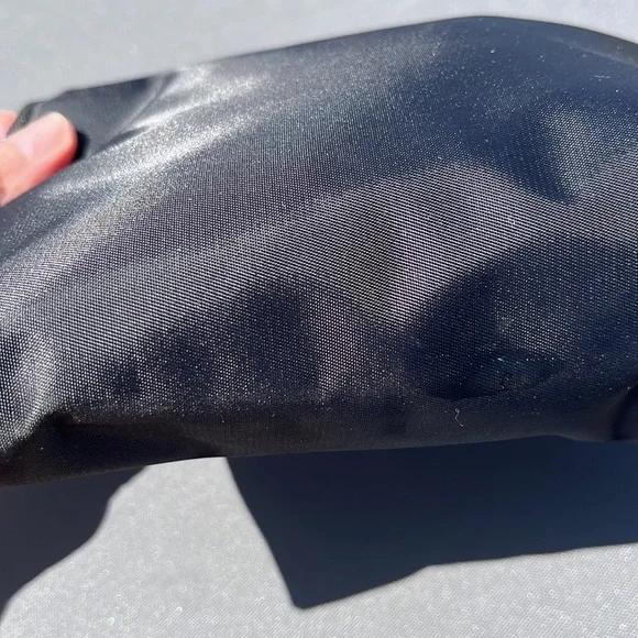 COPY - Tumi cosmetic couch, new without tags - Picture 4 of 6